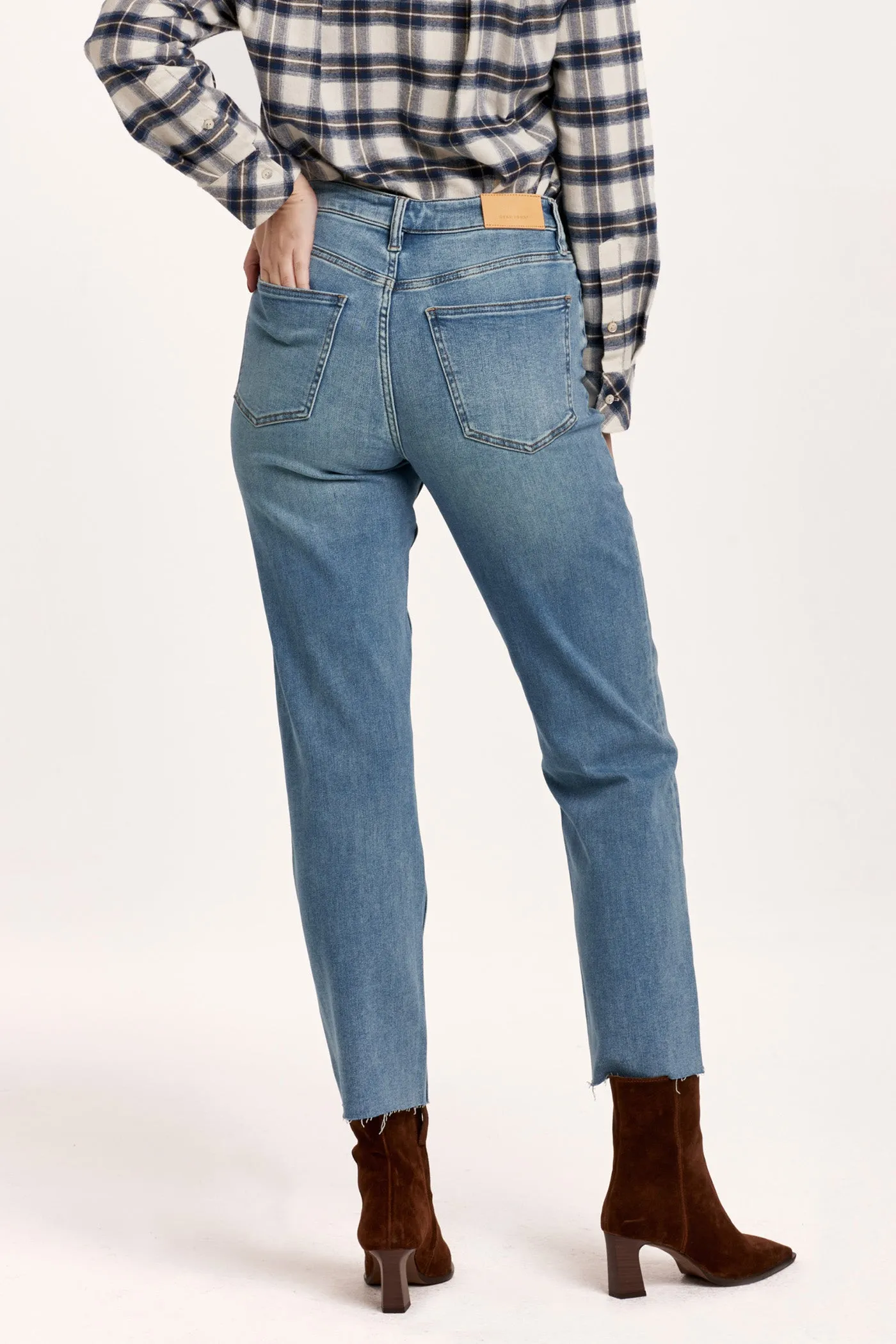 90S STRAIGHT FIT HIGH RISE FRAY HEM JEANS ARTIC DENIM