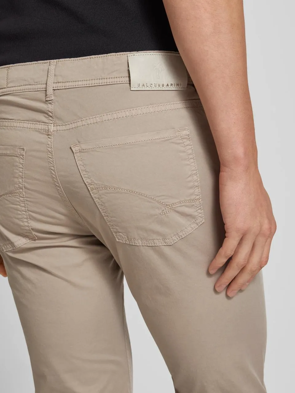 Baldessarini Tapered Pants – Perfect Blend of Sophistication and Comfort